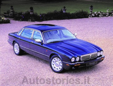 09_Jaguar XJ_2000.jpg