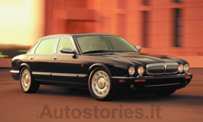 10_Jaguar XJ_2000.jpg