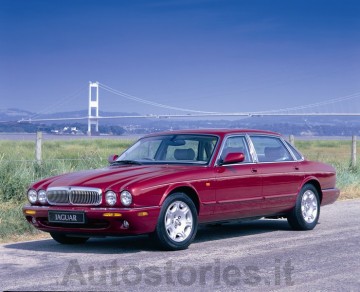 11_XJ Executive_ 2000.jpg