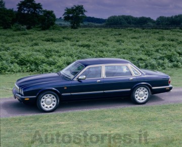 12_DAIMLER SUPER V8 2001.jpg