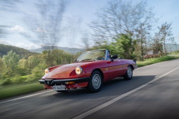 2_AlfaRomeoSpider_Duetto_thirdseries.jpg