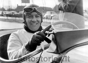1-1952-Jabbeke--Norman-Dewis-in-XK120.jpg