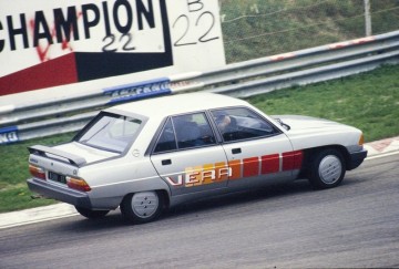 Peugeot 305_4.jpg