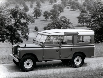 1974_Land_Rover_Series_III_109_inch_Station_Wagon_004.jpg