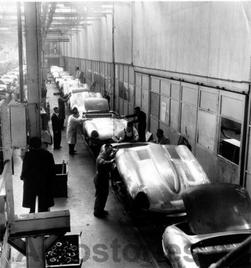 04_1961_Jaguar E-Type_Production.jpg