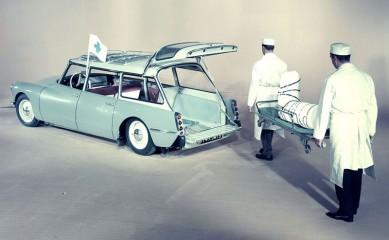 10_ID19 Ambulance 1960.jpg